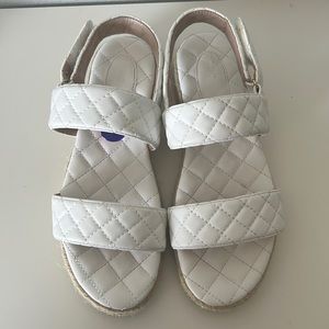 BCBGeneration white quilted espadrille sandals size 8.5